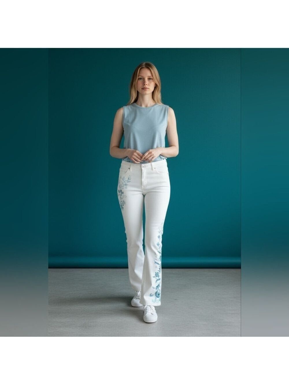 Ralph Lauren White Jeans with Blue and Purple Design. Sz 4